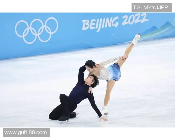 冰上之舞中国滑冰选手展现优雅与力量的完美结合